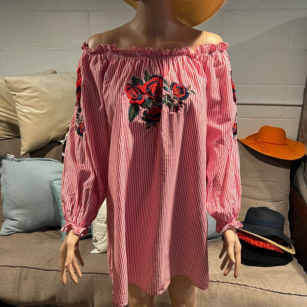 VELZERA Off-the-Shoulder Embroidered Tunic Large